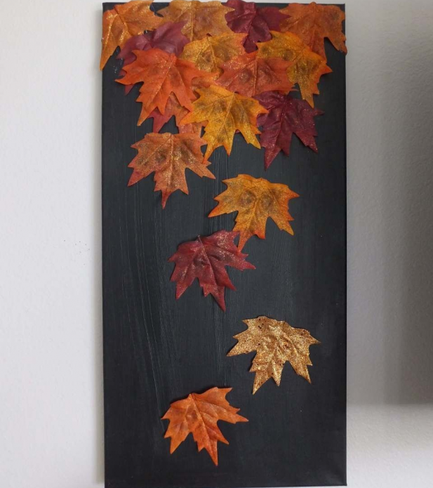 Un panneau simple mais efficace de feuilles d'automne