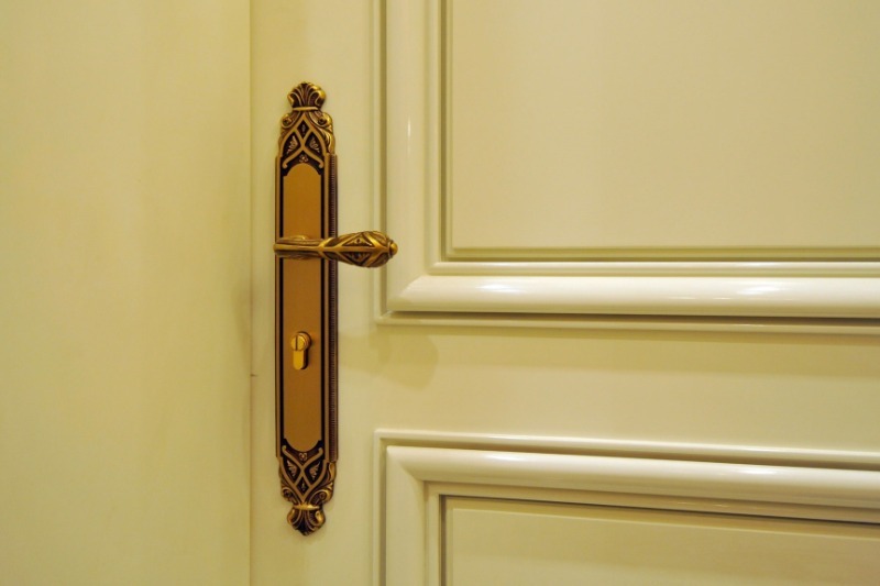 7 signes d'un intérieur bon marché, qui vaut mieux se débarrasser de